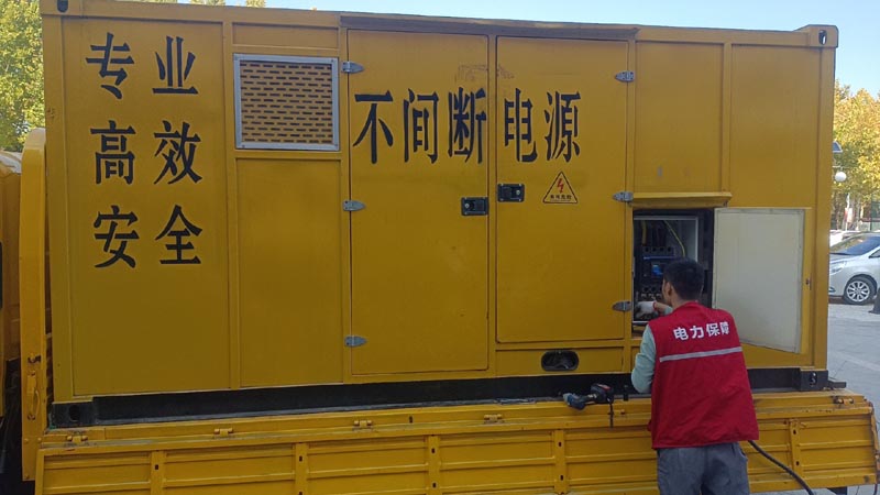南江柴油发电机组和UPS电源配合使用时，如何避免切换过程中的电力中断？
